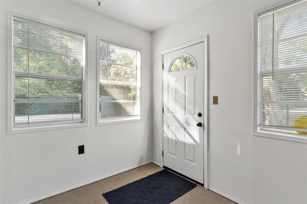 Active With Contract: $199,900 (2 beds, 2 baths, 1508 Square Feet)