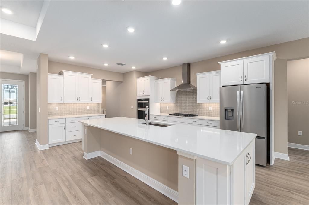 Active With Contract: $593,400 (3 beds, 3 baths, 2907 Square Feet)