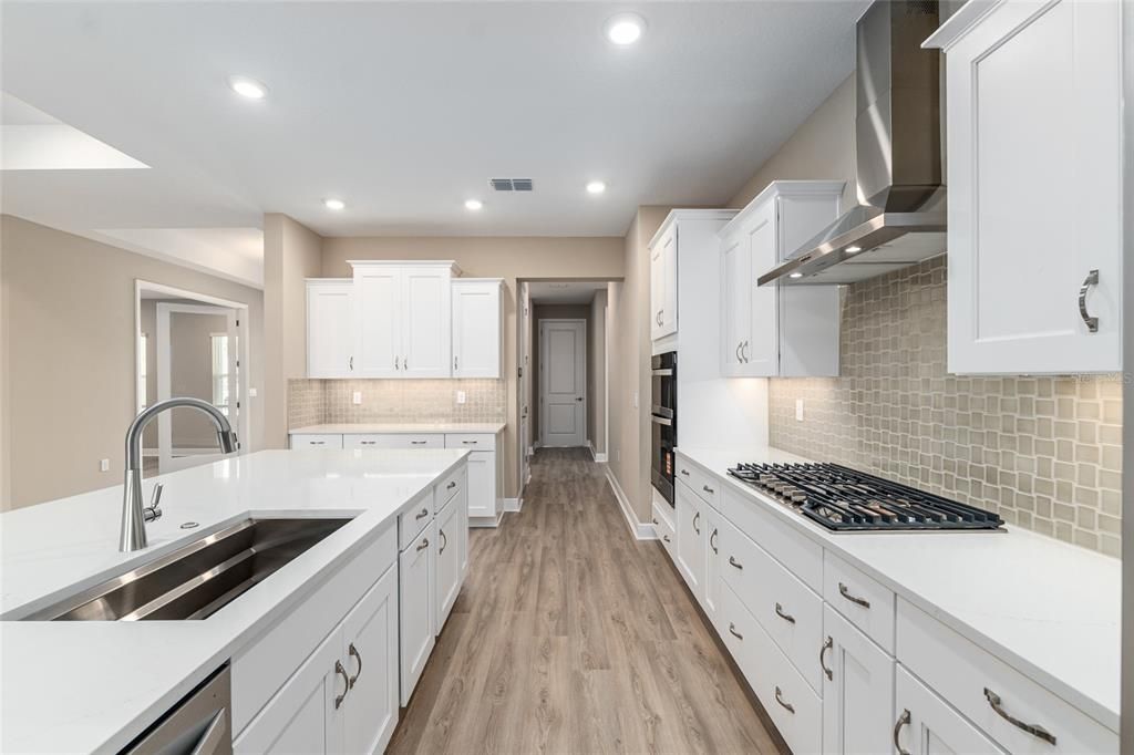 Active With Contract: $593,400 (3 beds, 3 baths, 2907 Square Feet)
