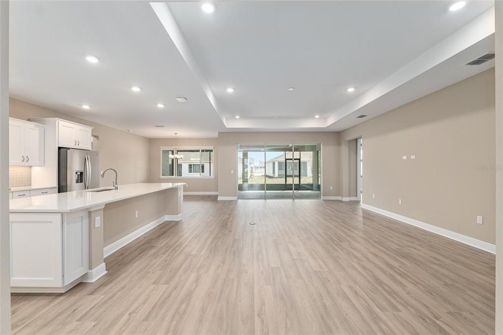 Active With Contract: $593,400 (3 beds, 3 baths, 2907 Square Feet)