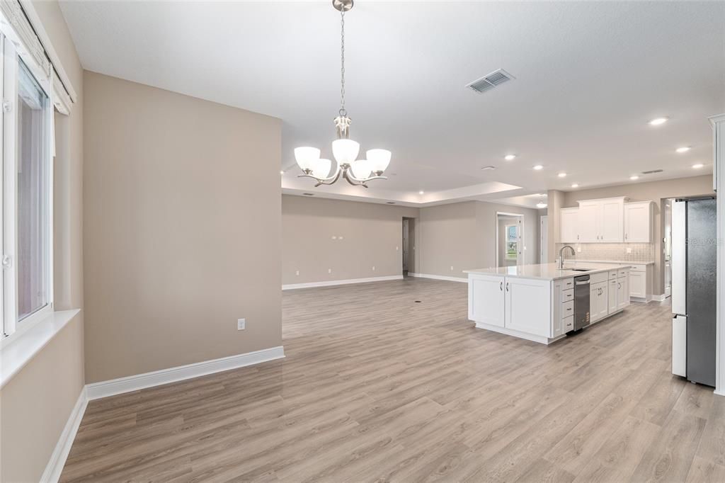 Active With Contract: $593,400 (3 beds, 3 baths, 2907 Square Feet)