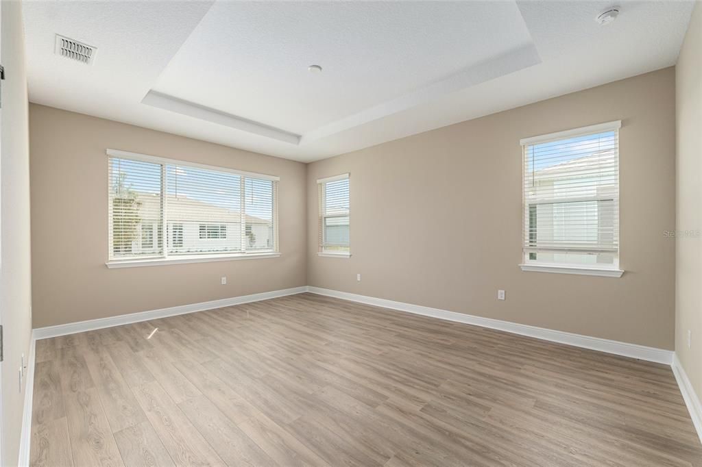 Active With Contract: $593,400 (3 beds, 3 baths, 2907 Square Feet)