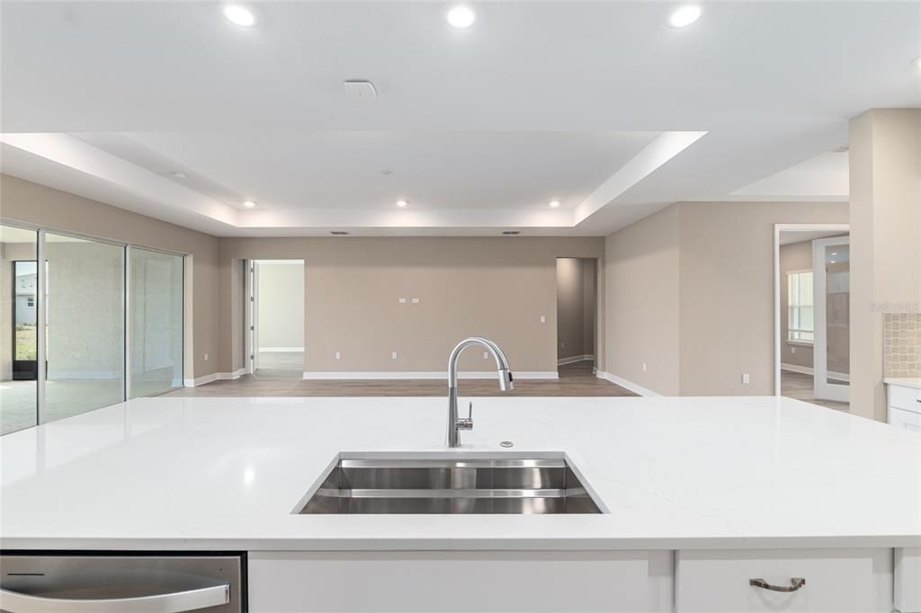 Active With Contract: $593,400 (3 beds, 3 baths, 2907 Square Feet)