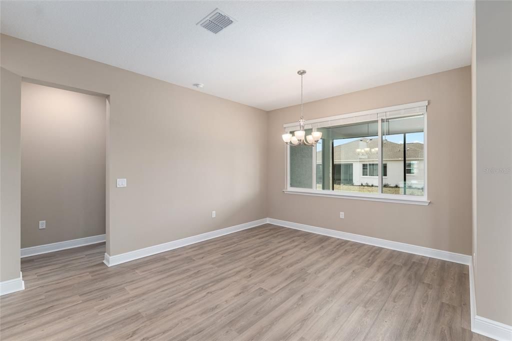 Active With Contract: $593,400 (3 beds, 3 baths, 2907 Square Feet)