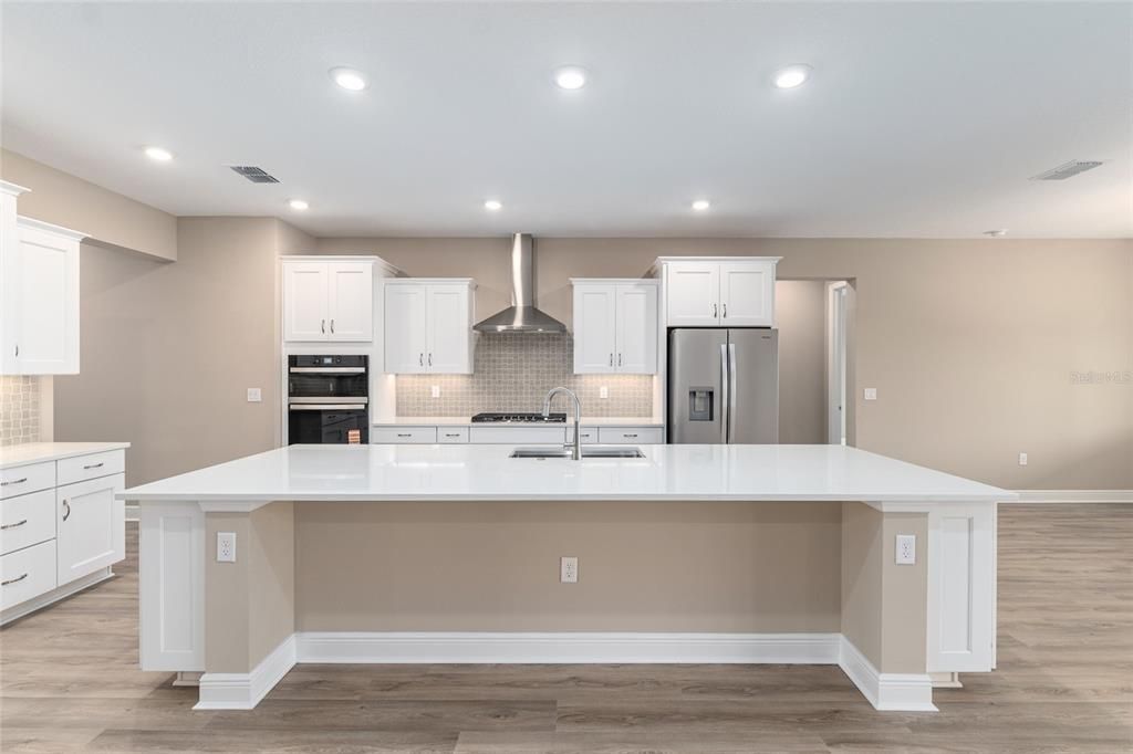 Active With Contract: $593,400 (3 beds, 3 baths, 2907 Square Feet)