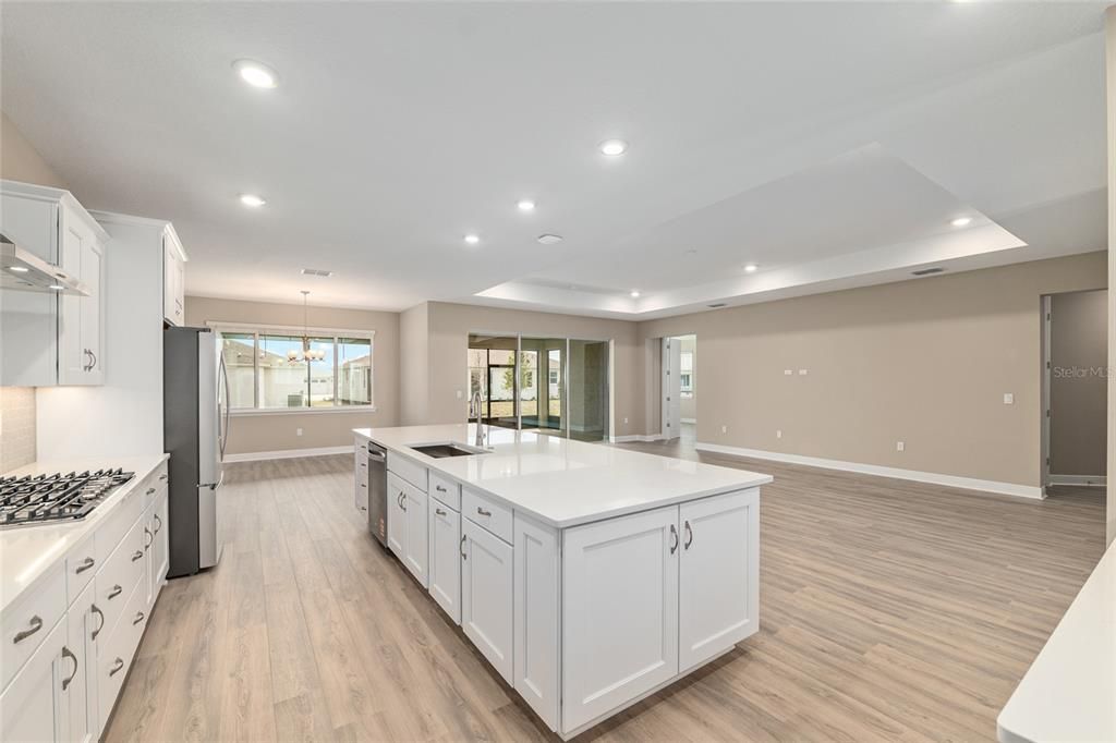 Active With Contract: $593,400 (3 beds, 3 baths, 2907 Square Feet)
