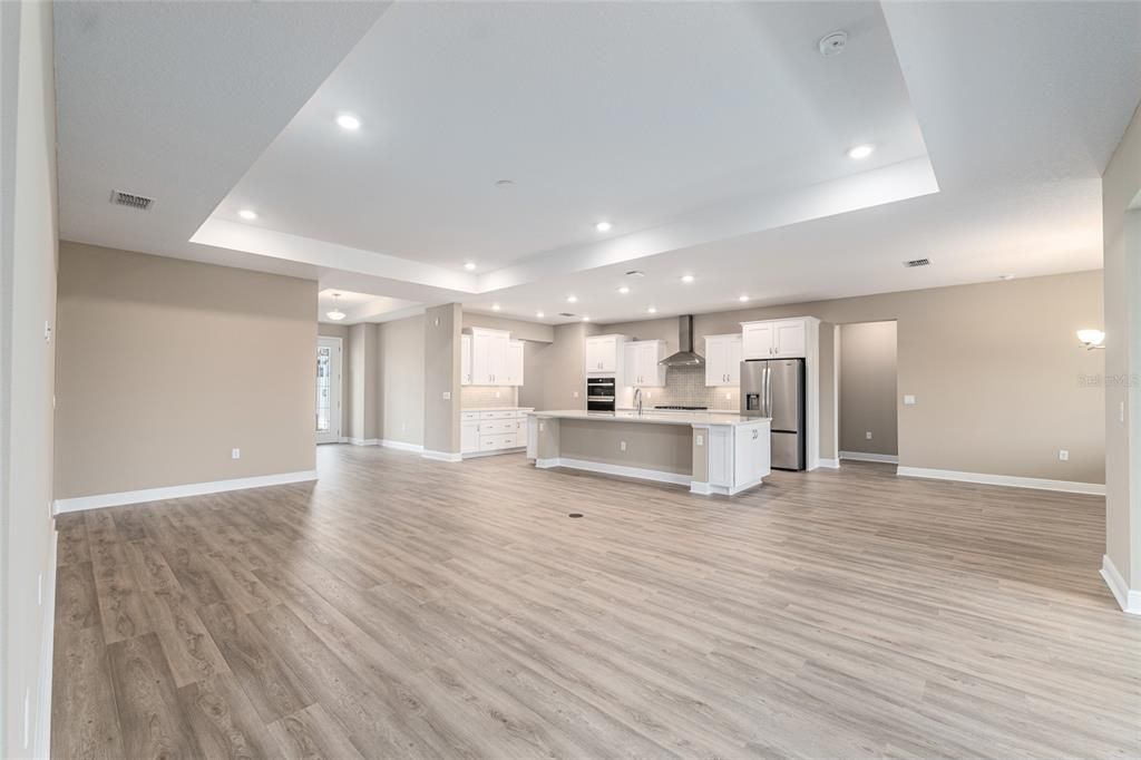 Active With Contract: $593,400 (3 beds, 3 baths, 2907 Square Feet)