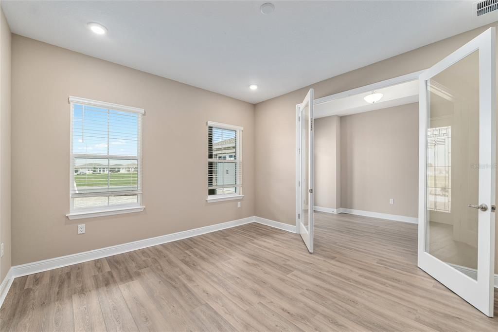 Active With Contract: $593,400 (3 beds, 3 baths, 2907 Square Feet)