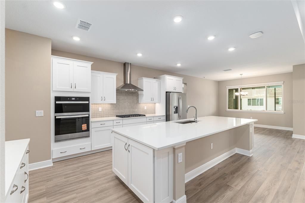 Active With Contract: $593,400 (3 beds, 3 baths, 2907 Square Feet)