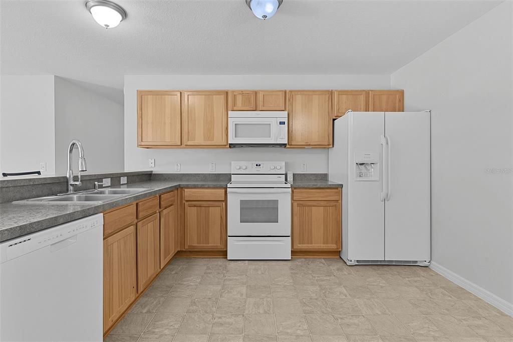 На продажу: $296,900 (2 спален, 2 ванн, 1156 Квадратных фут)