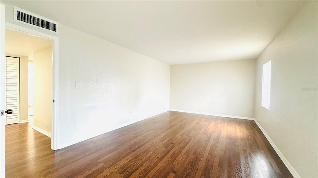 Activo con contrato: $1,600 (2 camas, 2 baños, 976 Pies cuadrados)