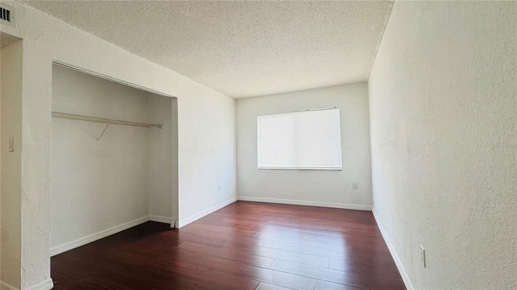 Activo con contrato: $1,600 (2 camas, 2 baños, 976 Pies cuadrados)