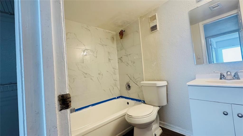 Activo con contrato: $1,600 (2 camas, 2 baños, 976 Pies cuadrados)