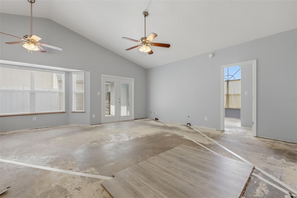 Active With Contract: $280,000 (3 beds, 2 baths, 1220 Square Feet)