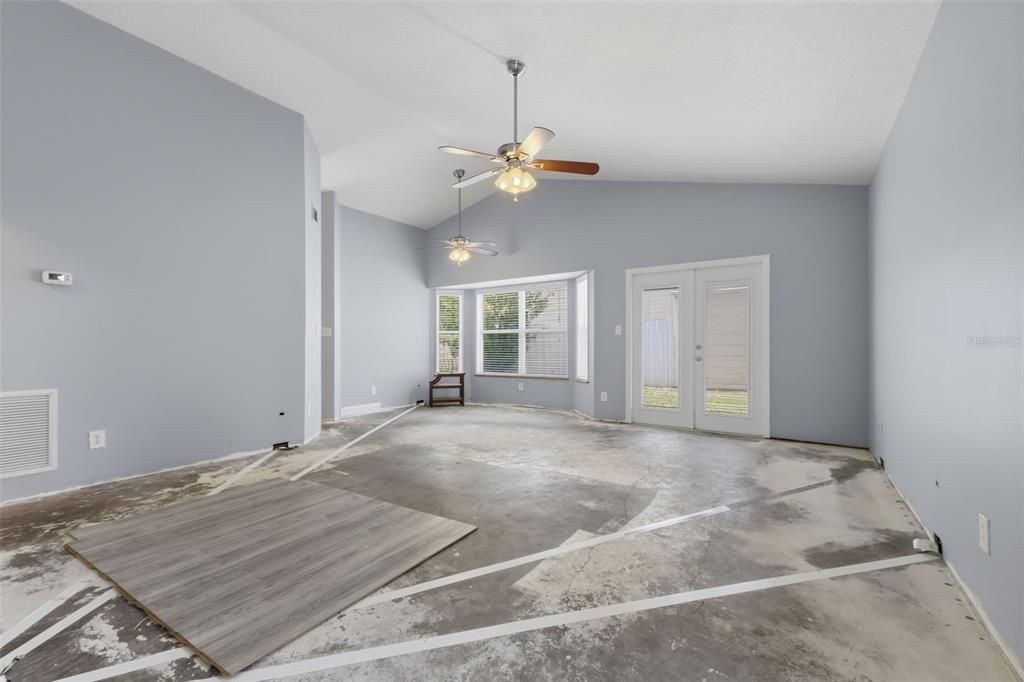 Active With Contract: $280,000 (3 beds, 2 baths, 1220 Square Feet)