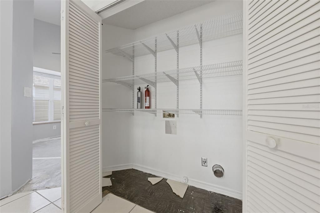 Active With Contract: $280,000 (3 beds, 2 baths, 1220 Square Feet)