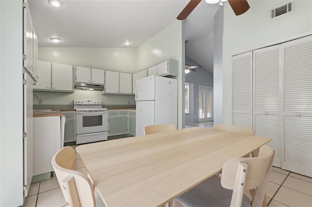 Active With Contract: $280,000 (3 beds, 2 baths, 1220 Square Feet)