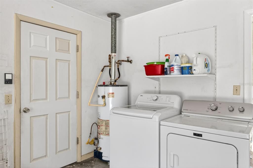 Active With Contract: $2,300 (3 beds, 2 baths, 1322 Square Feet)