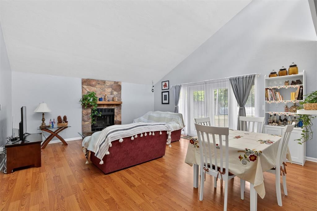 Active With Contract: $2,300 (3 beds, 2 baths, 1322 Square Feet)