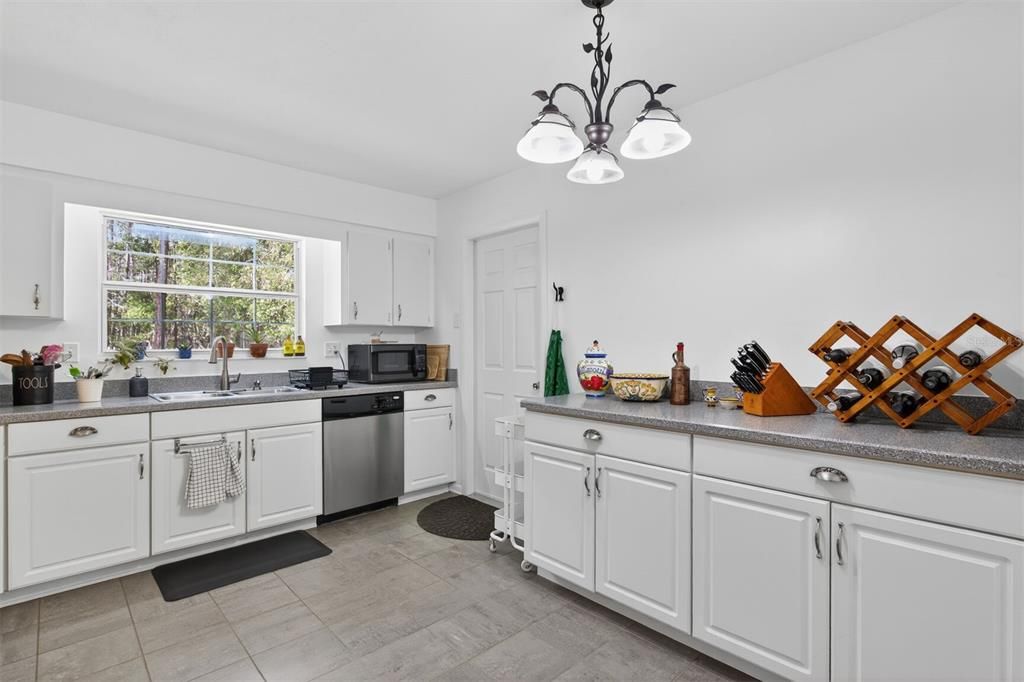 Active With Contract: $2,300 (3 beds, 2 baths, 1322 Square Feet)
