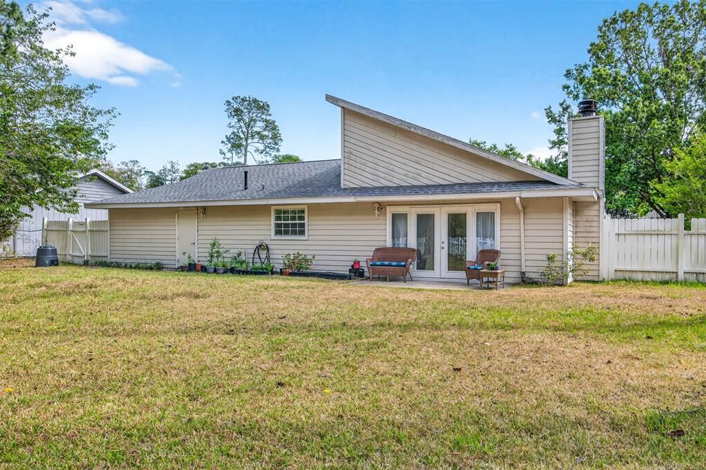 Active With Contract: $2,300 (3 beds, 2 baths, 1322 Square Feet)