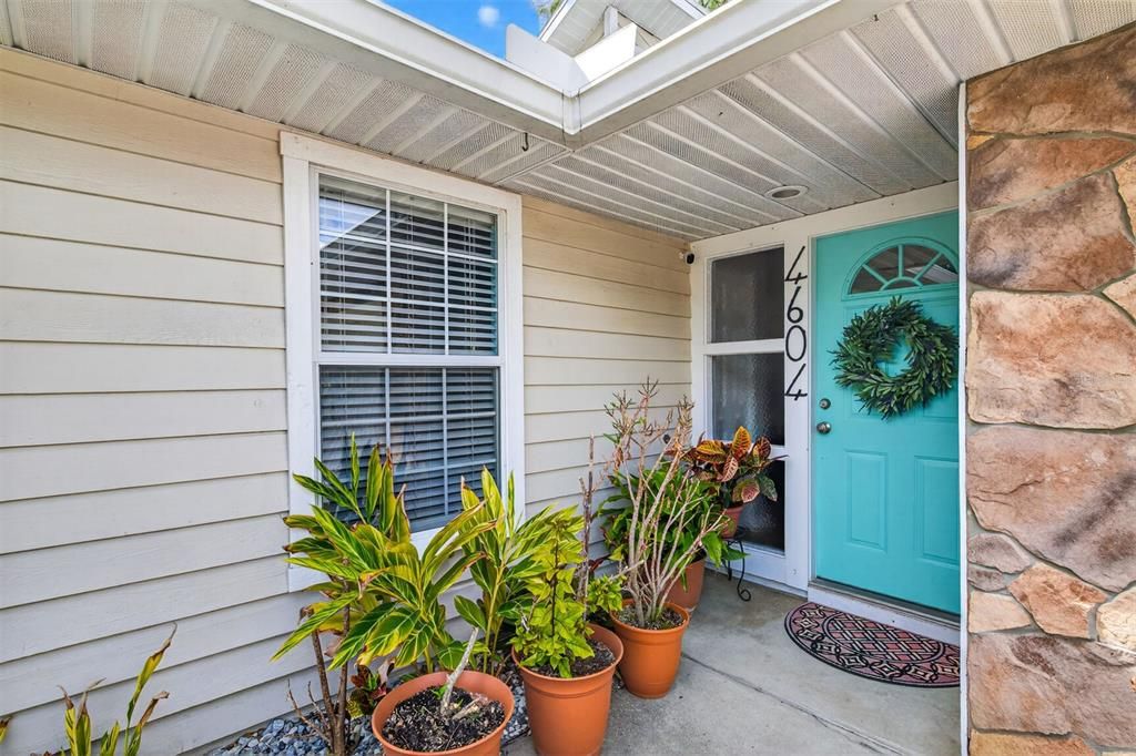 Active With Contract: $2,300 (3 beds, 2 baths, 1322 Square Feet)