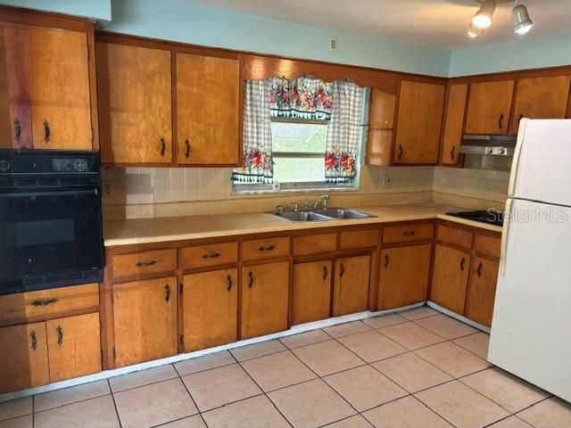 For Rent: $1,650 (2 beds, 1 baths, 1014 Square Feet)