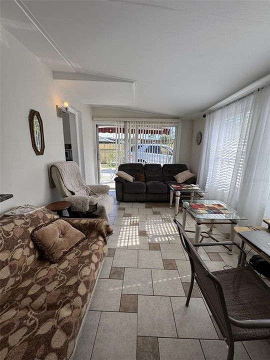 В аренду: $1,200 (2 спален, 1 ванн, 1038 Квадратных фут)