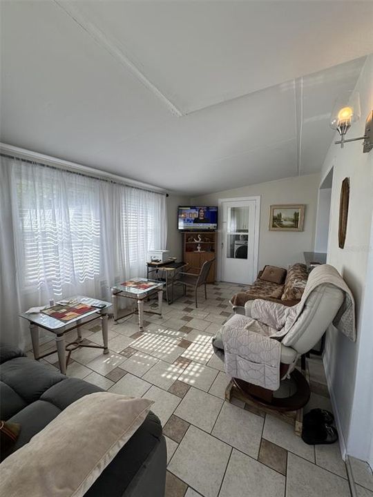 В аренду: $1,200 (2 спален, 1 ванн, 1038 Квадратных фут)