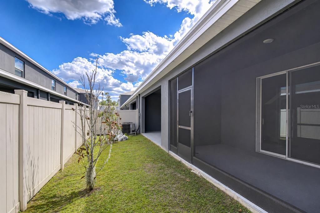 Activo con contrato: $305,000 (3 camas, 2 baños, 1673 Pies cuadrados)