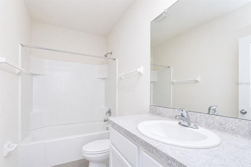 Activo con contrato: $305,000 (3 camas, 2 baños, 1673 Pies cuadrados)