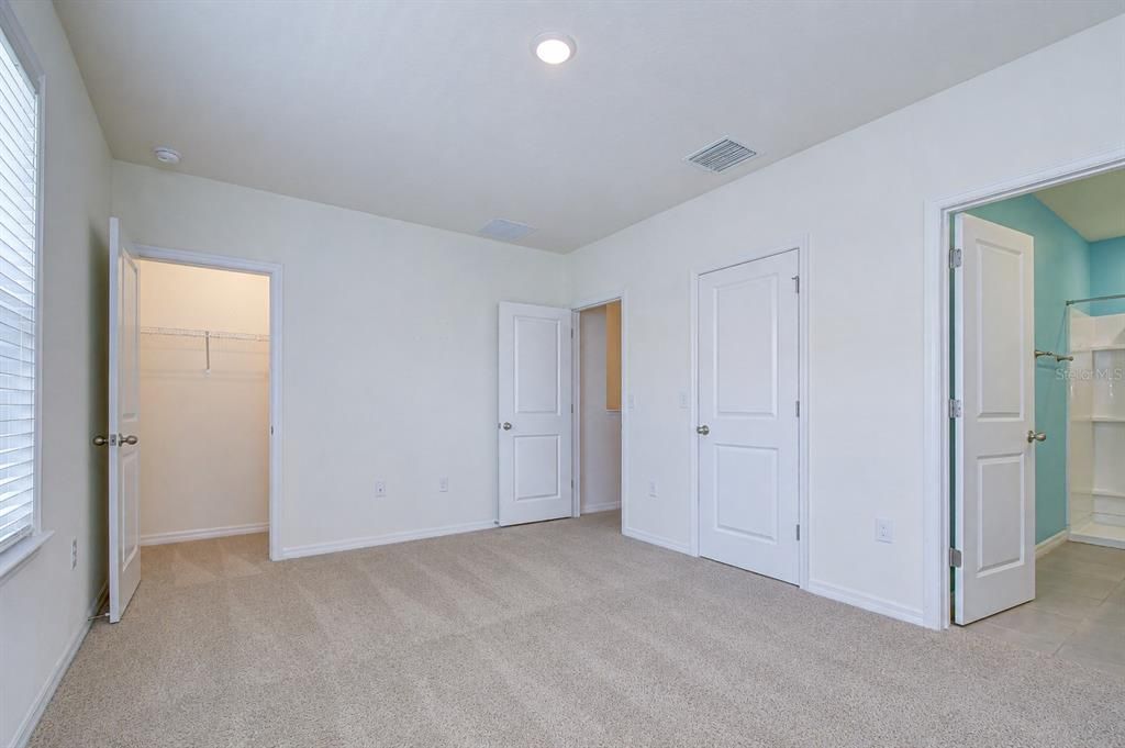 Activo con contrato: $305,000 (3 camas, 2 baños, 1673 Pies cuadrados)