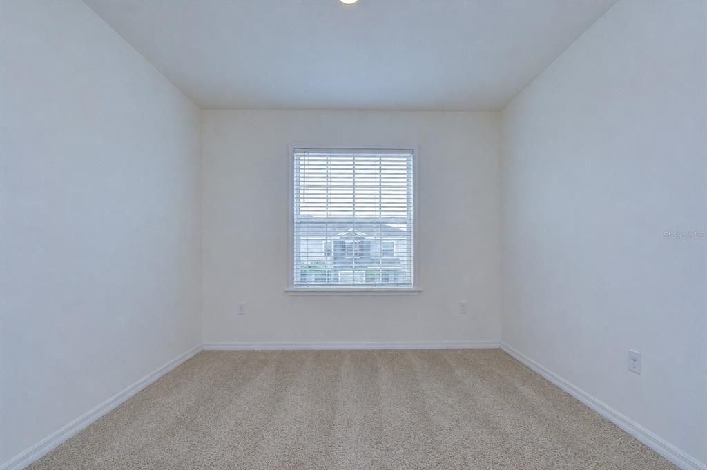Activo con contrato: $305,000 (3 camas, 2 baños, 1673 Pies cuadrados)