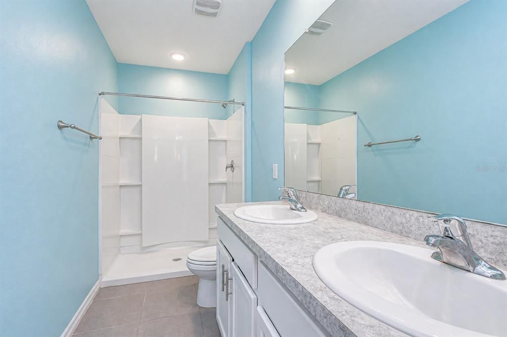 Activo con contrato: $305,000 (3 camas, 2 baños, 1673 Pies cuadrados)