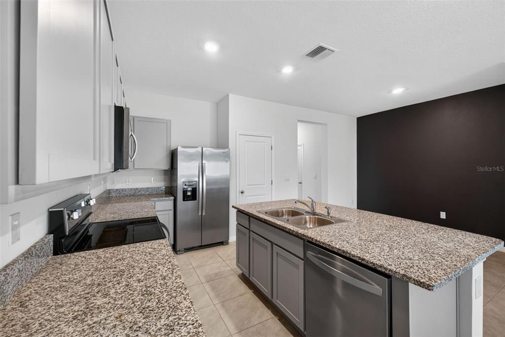 Activo con contrato: $275,000 (3 camas, 2 baños, 1673 Pies cuadrados)