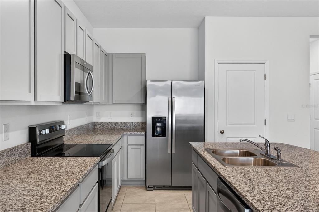 Activo con contrato: $275,000 (3 camas, 2 baños, 1673 Pies cuadrados)