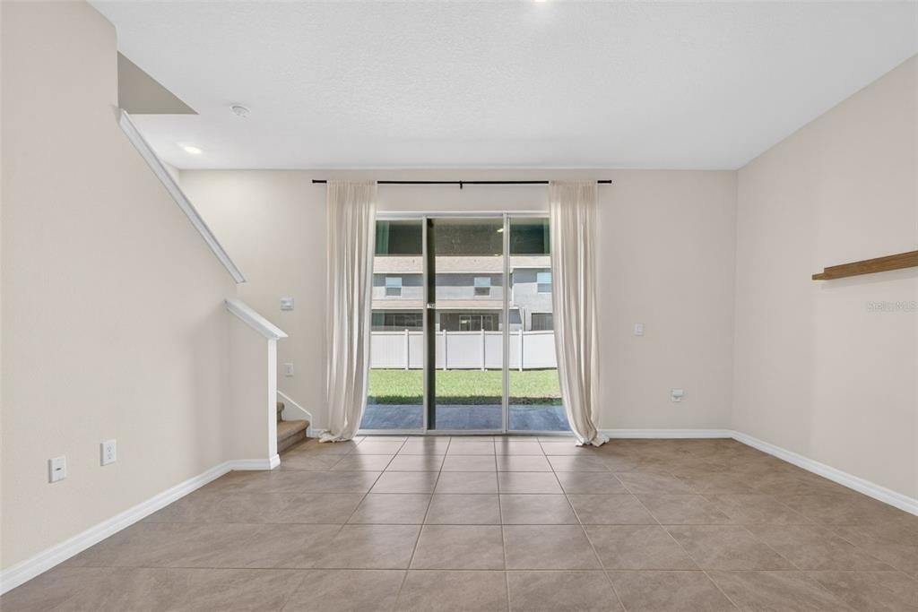 Activo con contrato: $275,000 (3 camas, 2 baños, 1673 Pies cuadrados)