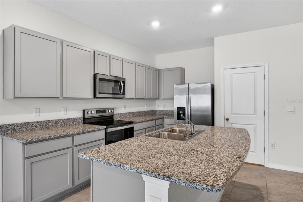 Activo con contrato: $275,000 (3 camas, 2 baños, 1673 Pies cuadrados)