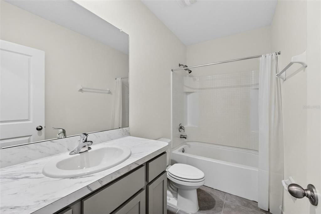 Activo con contrato: $275,000 (3 camas, 2 baños, 1673 Pies cuadrados)