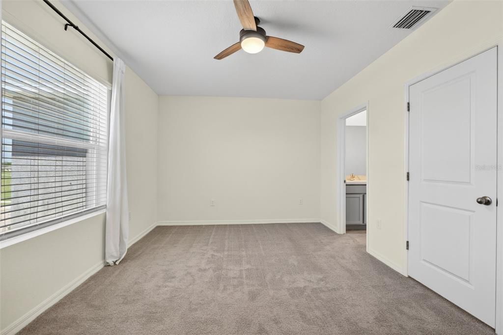 Activo con contrato: $275,000 (3 camas, 2 baños, 1673 Pies cuadrados)