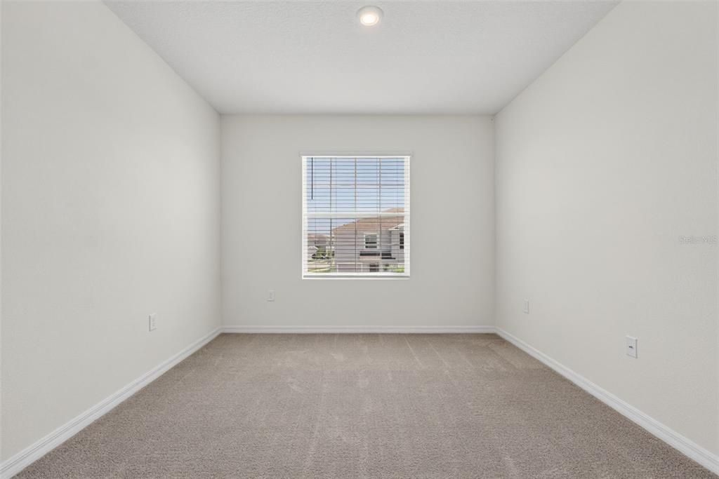 Activo con contrato: $275,000 (3 camas, 2 baños, 1673 Pies cuadrados)