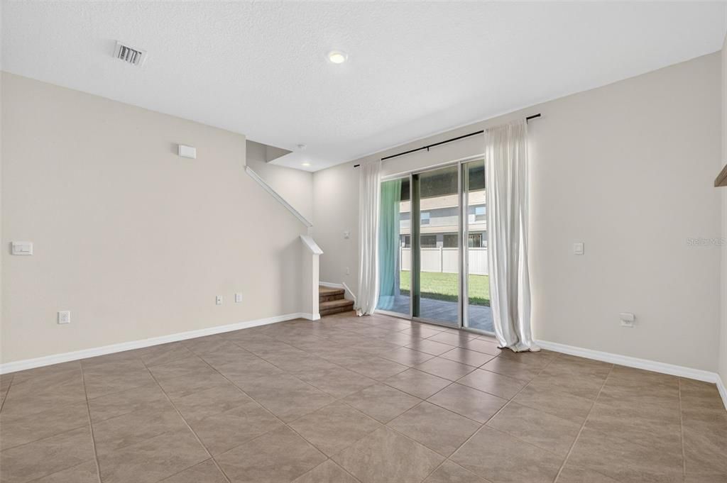 Activo con contrato: $275,000 (3 camas, 2 baños, 1673 Pies cuadrados)