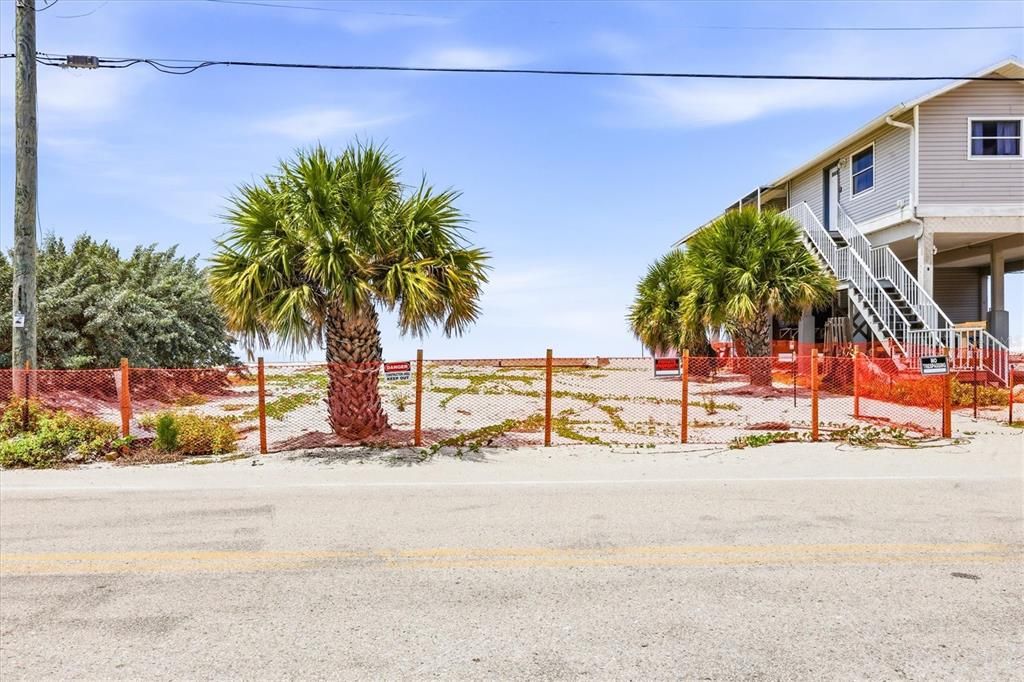 For Sale: $1,450,000 (0.25 acres)