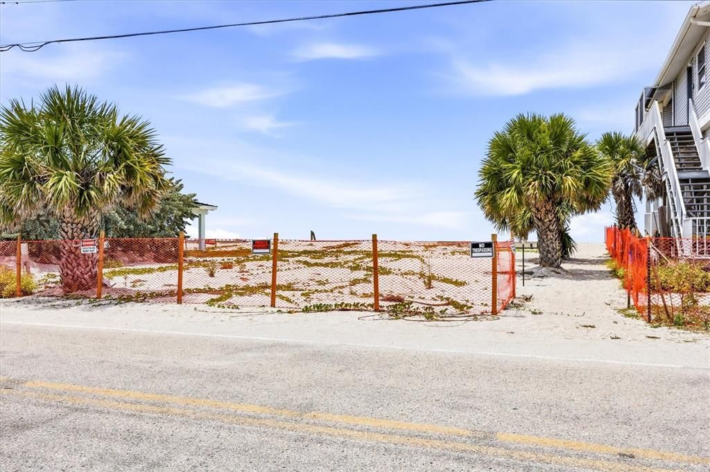 For Sale: $1,450,000 (0.25 acres)