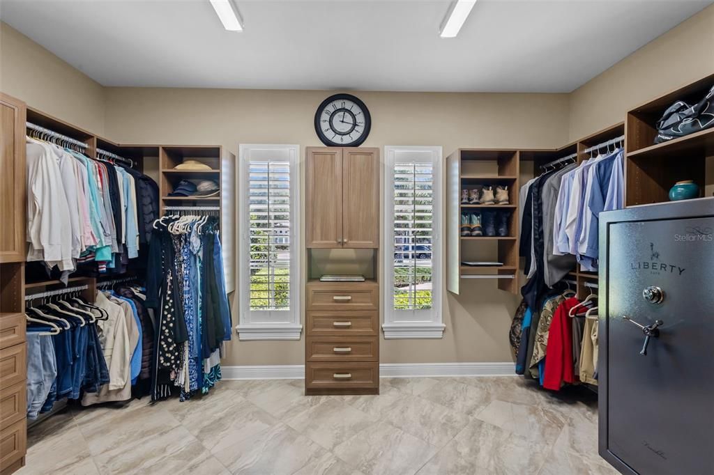 For Sale: $2,070,000 (5 beds, 4 baths, 4769 Square Feet)