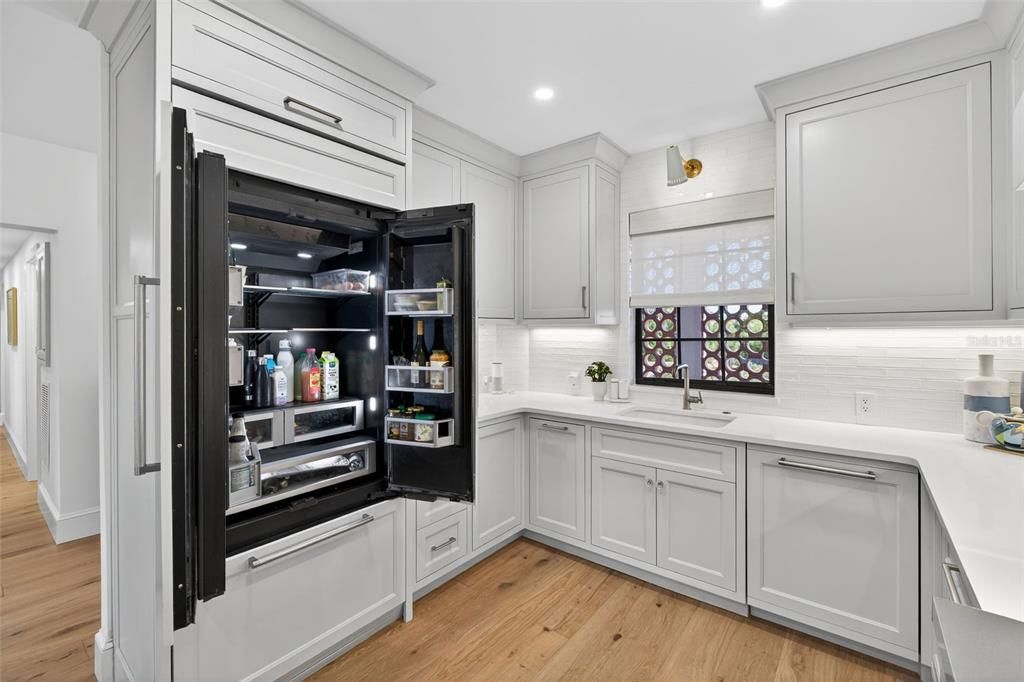 For Sale: $1,899,900 (3 beds, 2 baths, 1807 Square Feet)