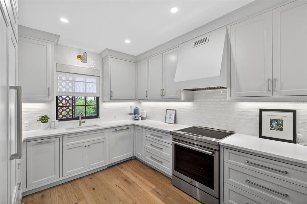 For Sale: $1,899,900 (3 beds, 2 baths, 1807 Square Feet)