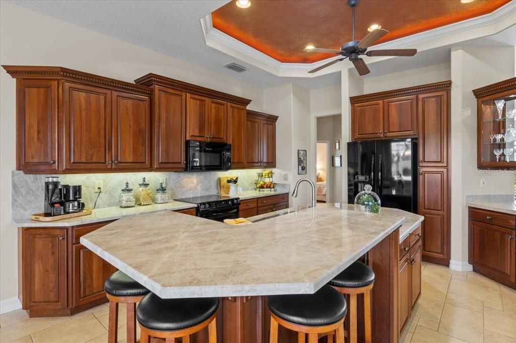 Activo con contrato: $719,000 (3 camas, 3 baños, 2682 Pies cuadrados)