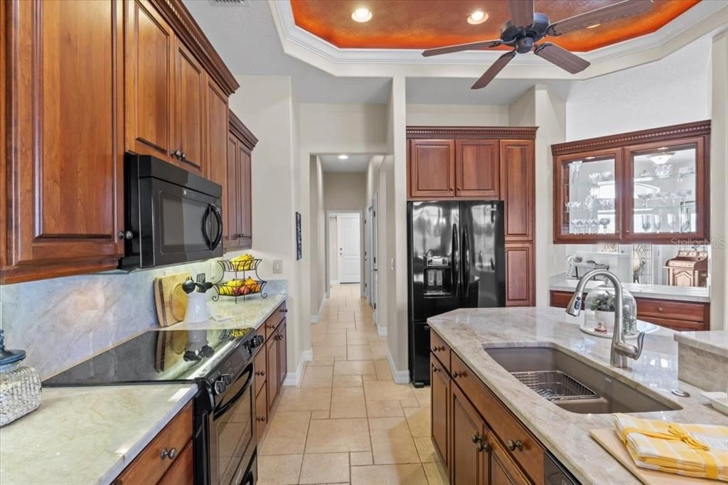 Activo con contrato: $719,000 (3 camas, 3 baños, 2682 Pies cuadrados)