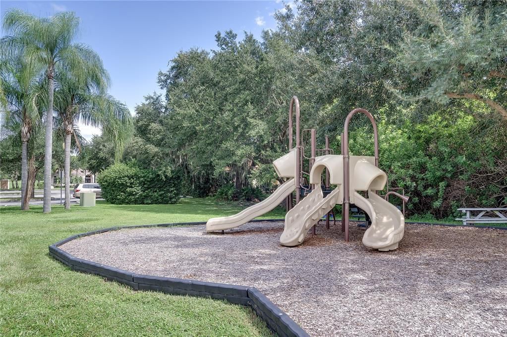 Activo con contrato: $719,000 (3 camas, 3 baños, 2682 Pies cuadrados)
